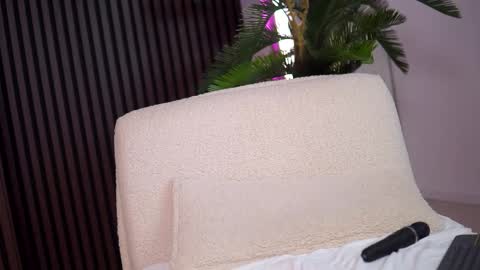 kiara_moreno online show from September 9, 1:33 pm