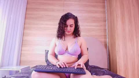kiaralopez_ online show from May 8, 3:43 am