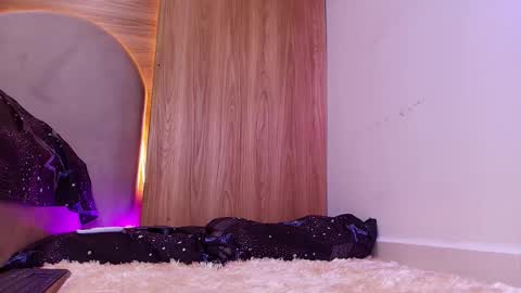 kiaralopez_ online show from March 6, 3:45 am