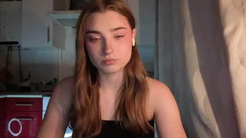 Ola my name is Lissa  Lets hit 10 Thumbs Up together   online show from May 15, 4:21 pm