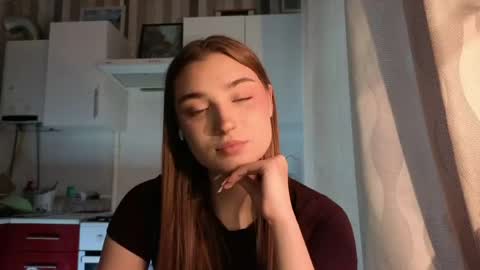 Ola my name is Lissa  Lets hit 10 Thumbs Up together   online show from May 7, 2:10 pm