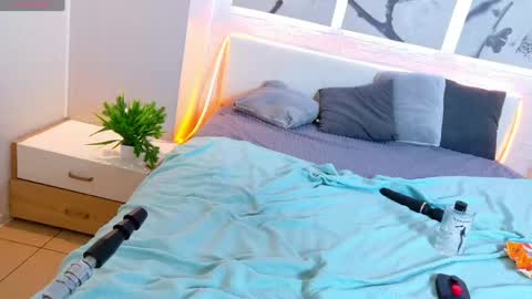 Kiki online show from May 11, 4:04 pm