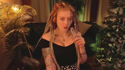 Kiki online show from December 4, 3:03 pm