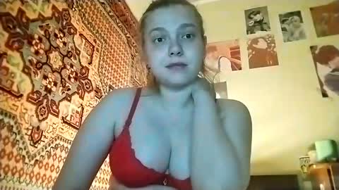 kikibang_ online show from May 17, 7:35 pm