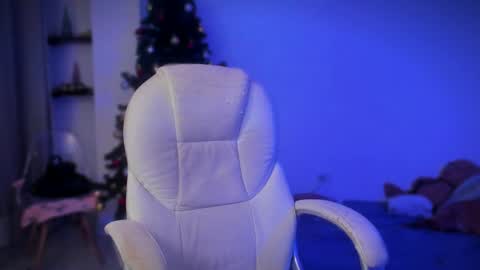 Alejandra  online show from December 18, 11:40 pm