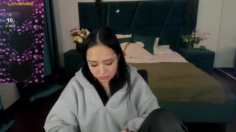Snapshot of kim_brownie chatting on December 22, 6:04 pm Kim online show from December 22, 6:04 pm