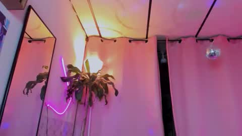 Snapshot of kim_burton_1 chatting on October 24, 10:28 pm Kimberly online show from October 24, 10:28 pm