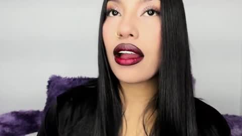 kim_mouth17 online show from April 6, 11:06 pm