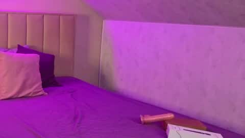 kimberlly_smith online show from June 3, 11:21 pm
