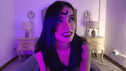 kimberly colle7 online show from May 10, 3:52 am