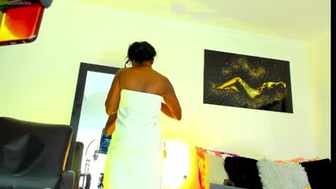 Kimberly Banks online show from May 14, 10:10 am