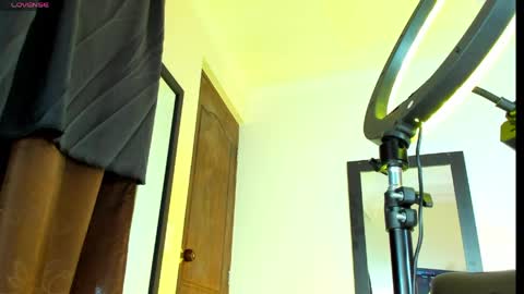 Kimberly Banks online show from May 11, 4:04 pm