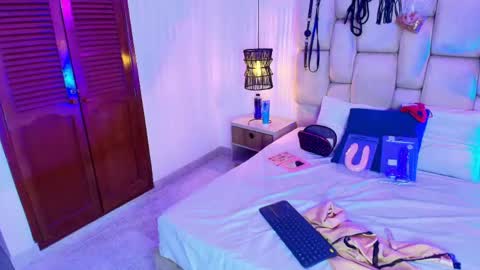 kimberlyfox_t online show from May 13, 1:39 pm