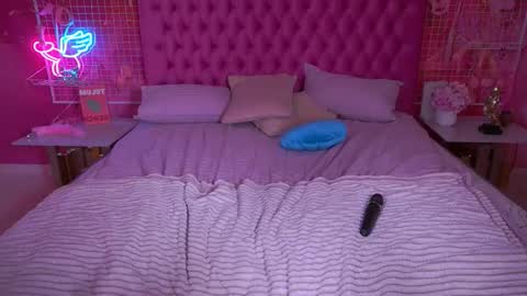 Kim online show from February 8, 4:33 pm