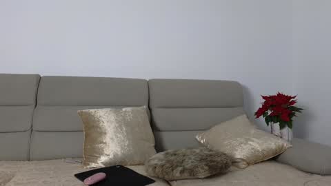 Kim online show from December 6, 4:49 pm