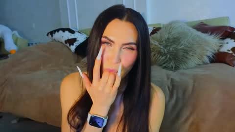 KIm online show from February 6, 7:06 pm