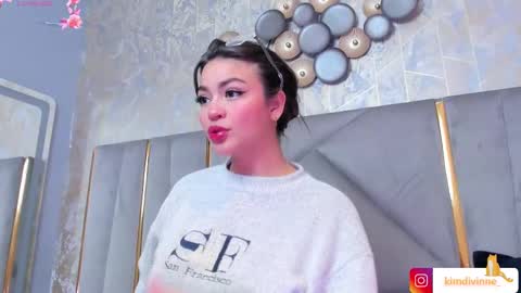 Snapshot of kimdevinne chatting on February 19, 2:33 am KIM online show from February 19, 2:33 am