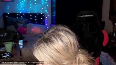 Wolfs Girl online show from July 5, 6:46 pm