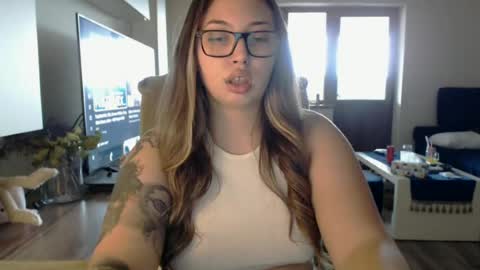 Kim Lee  online show from June 12, 12:35 pm