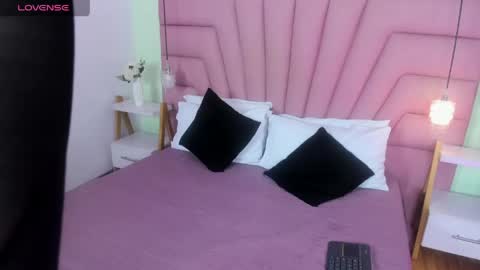 kimluna1 online show from May 16, 4:48 am