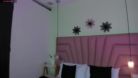 kimluna1 online show from May 22, 3:26 am