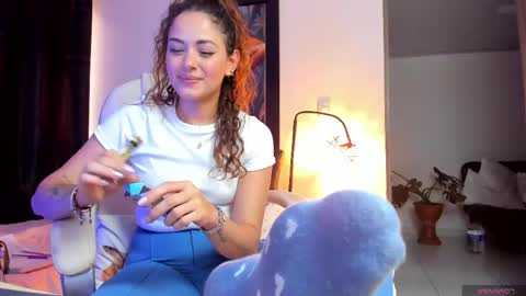 kimmberly_saenz_ online show from May 14, 10:26 pm