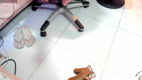 kimmberly_saenz_ online show from May 24, 12:31 am