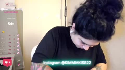 Snapshot of kimmiakiss22 chatting on December 20, 1:47 am Kimmi online show from December 20, 1:47 am
