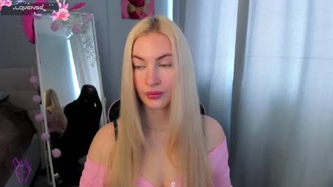 kimmy1_powell online show from May 18, 5:24 am