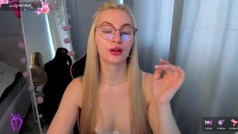 kimmy1_powell online show from May 8, 4:05 am