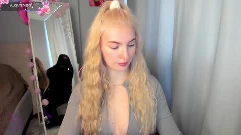 kimmy1_powell online show from May 23, 8:12 am
