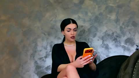 Kim Wilmes online show from May 18, 1:06 pm