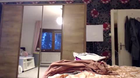 sexysexyhotwetpinkredpussy online show from May 20, 9:01 pm