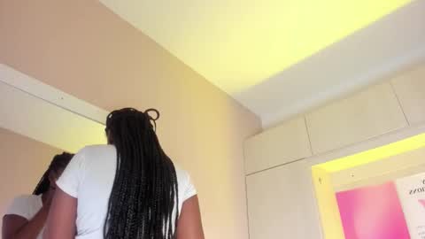 M A R A  online show from December 17, 11:58 am