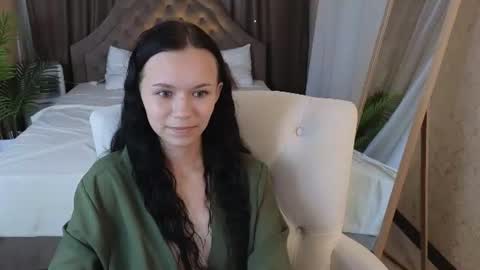 kira_bliss_ online show from August 10, 3:32 am