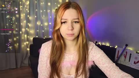 Snapshot of kira_briis chatting on January 16, 6:35 am Kira Briis online show from January 16, 6:35 am