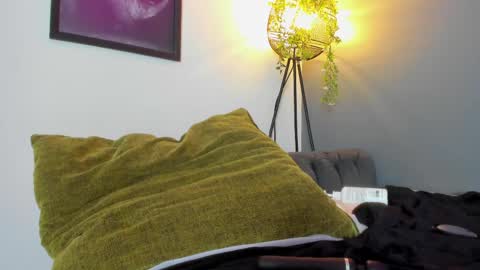 kira_exe online show from May 15, 4:54 pm