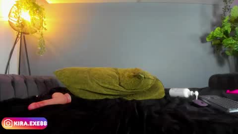kira_exe online show from May 13, 4:24 pm