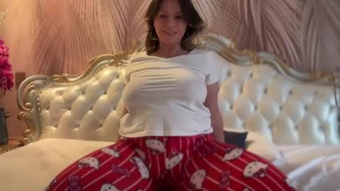 KiraDivine online show from April 29, 1:25 pm