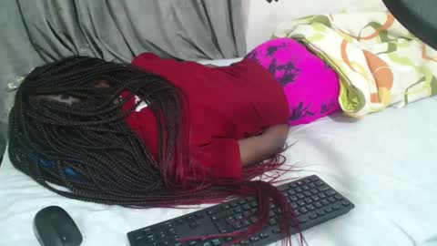 Snapshot of kirah_hot chatting on September 12, 6:59 pm kirah_hot online show from September 12, 6:59 pm