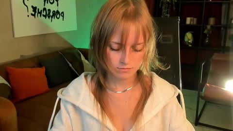 Snapshot of kiramontoyaa chatting on September 9, 8:19 pm Kira online show from September 9, 8:19 pm