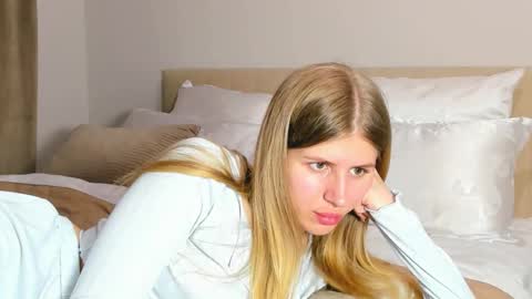 Kira online show from March 18, 7:30 pm