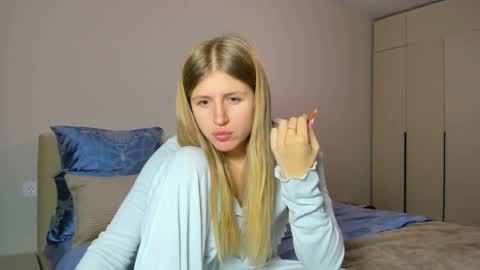 Kira online show from October 24, 5:53 pm