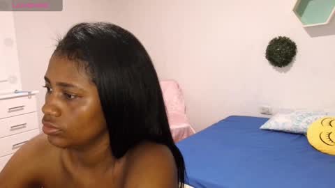 Snapshot of kiss_violet chatting on January 5, 2:52 pm Violet online show from January 5, 2:52 pm