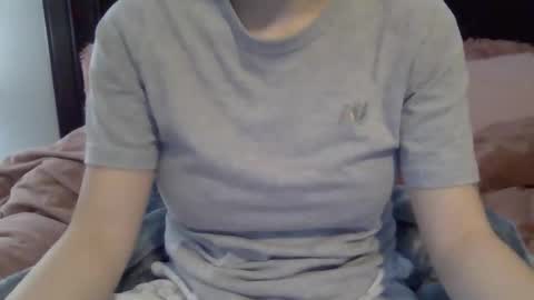 kissandtell1357 online show from December 19, 5:05 pm