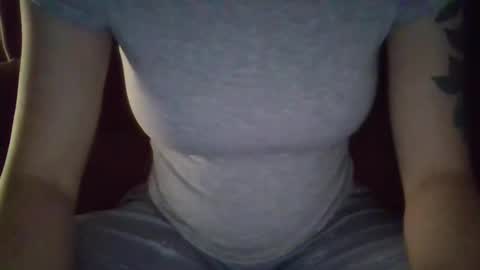 kissandtell1357 online show from December 22, 5:21 am