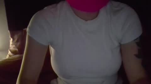 kissandtell1357 online show from November 14, 4:56 am