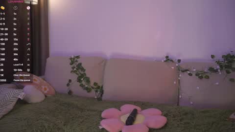 Mia online show from May 5, 10:51 am