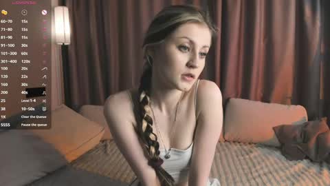 Mia online show from May 15, 8:06 am