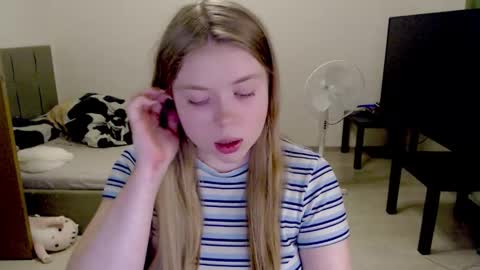 Jennyblonde and Emmabrunette online show from November 21, 3:47 pm